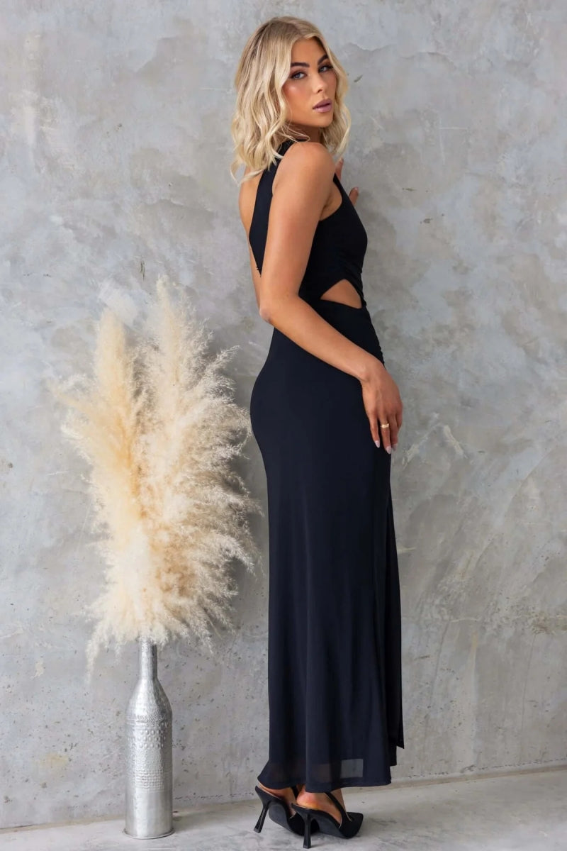 Gracefully Styled Garment for Any Occasion