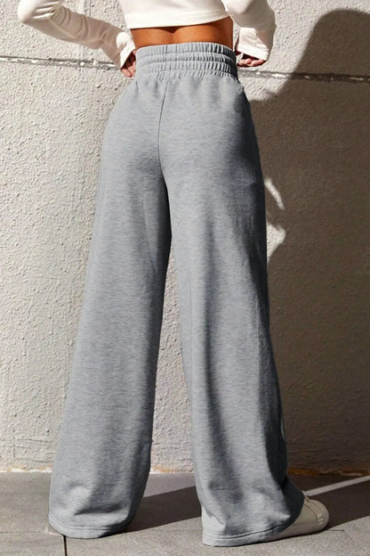 Effortlessly Elegant Pants with a Timeless Design