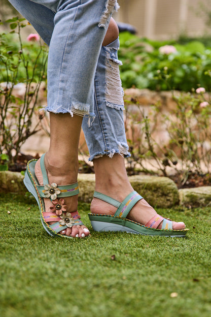 Well Tailored Sandals with a Graceful Silhouette