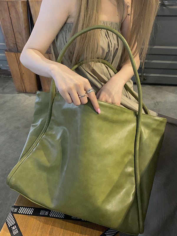 Well Tailored Bag with a Graceful Silhouette