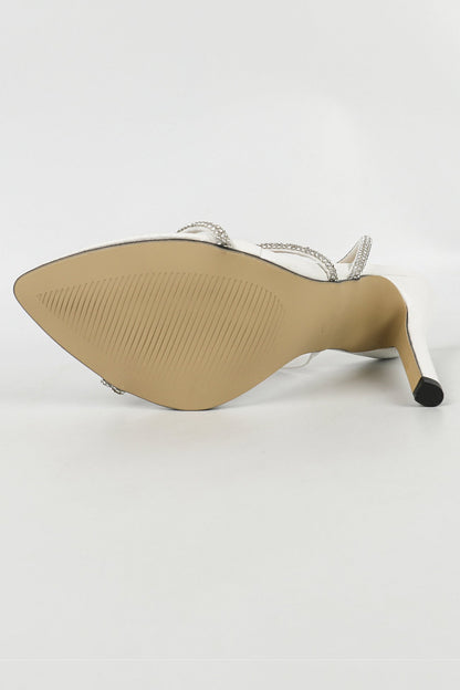 Effortlessly Elegant Heels with a Timeless Design