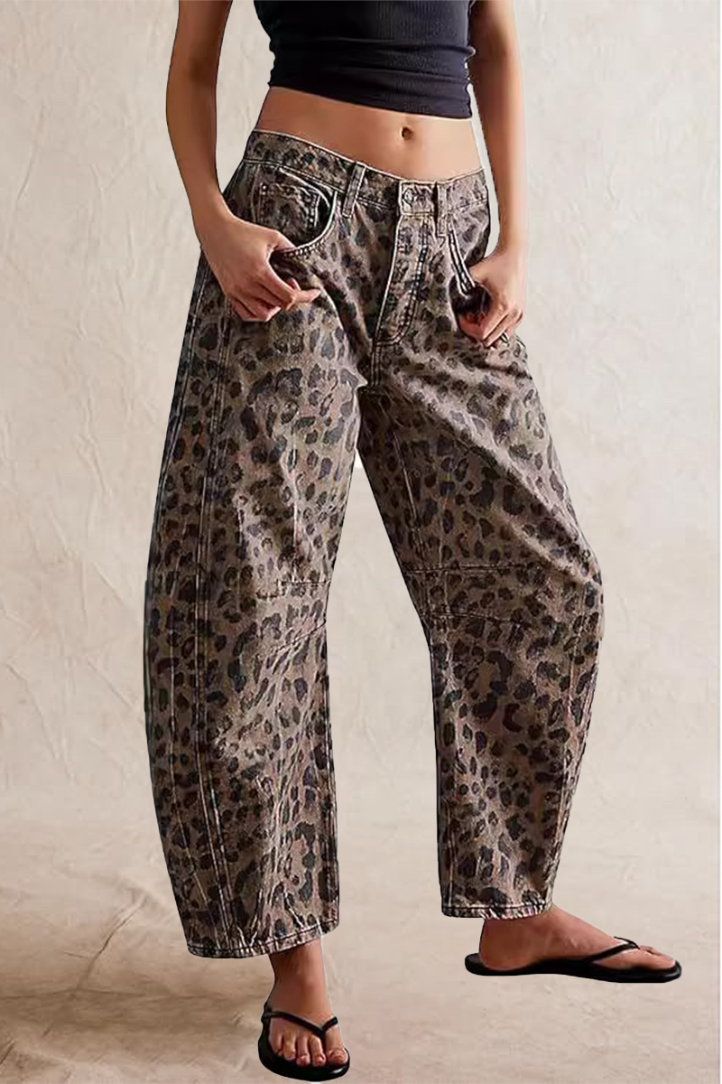 Effortlessly Elegant Garment with a Timeless Design
