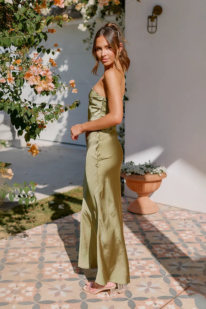 Gracefully Styled Dress for Any Occasion