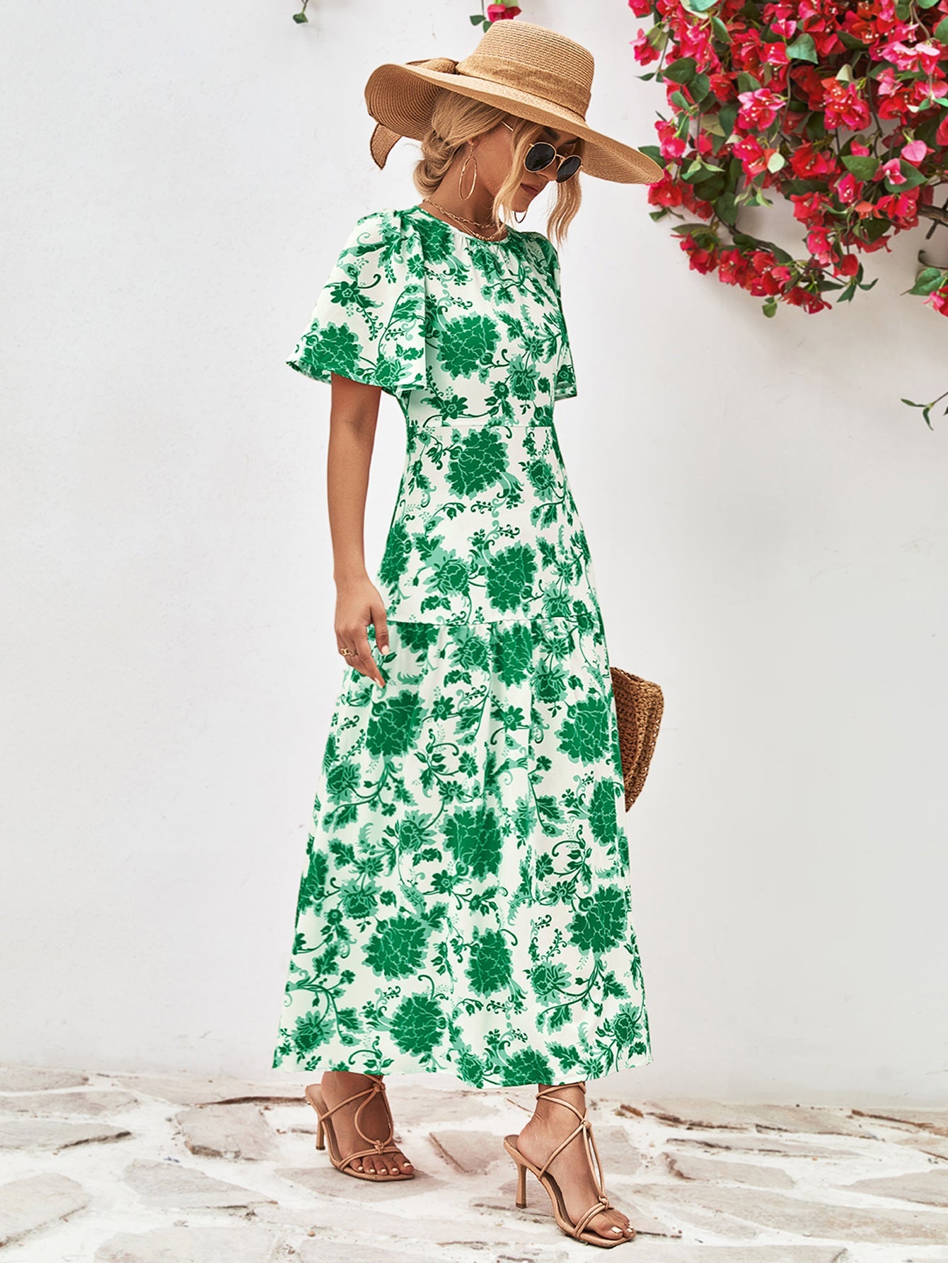 Effortlessly Elegant Dress with a Timeless Design