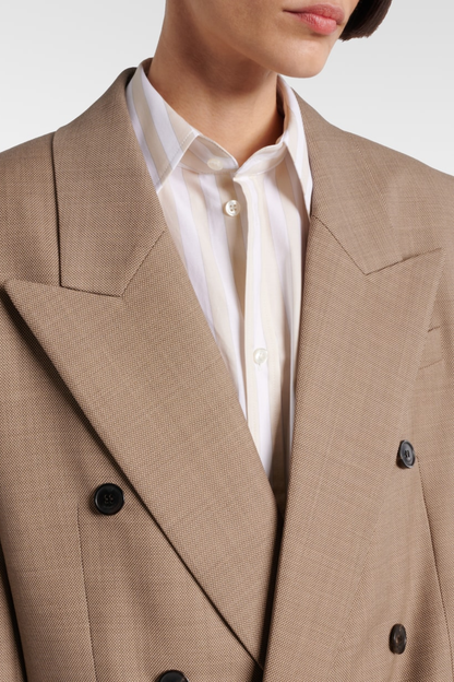 Effortlessly Elegant Garment with a Timeless Design