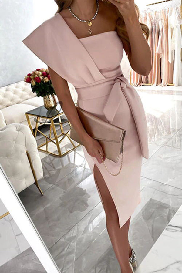 Well Tailored Dress with a Graceful Silhouette
