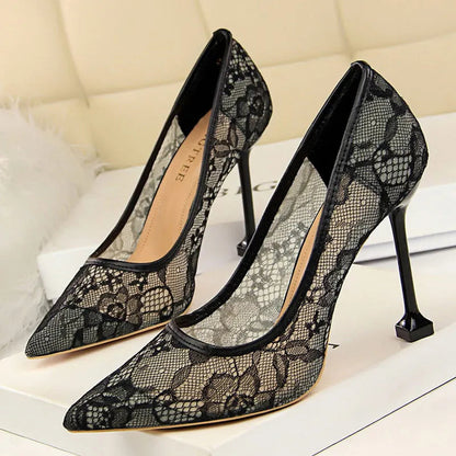Classic Vintage Heels with a Flattering Fit