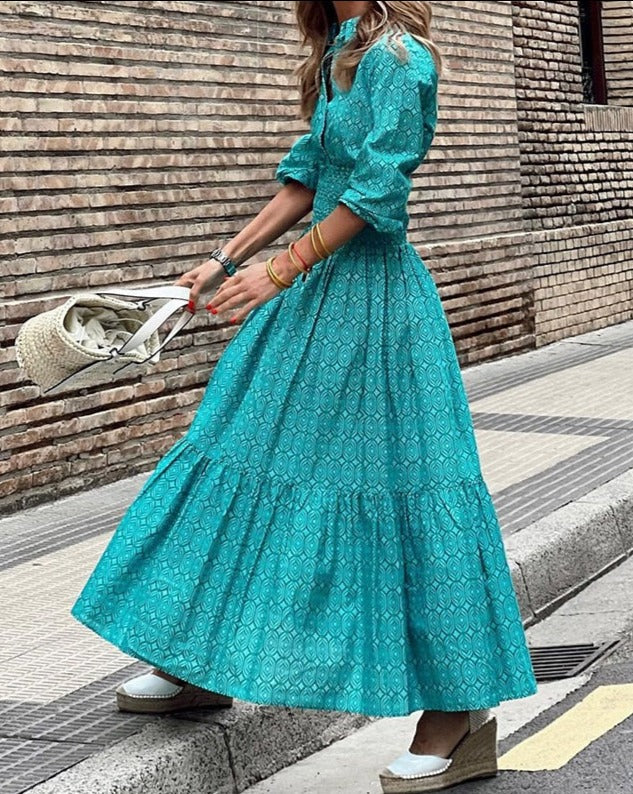 Effortlessly Elegant Dress with a Timeless Design