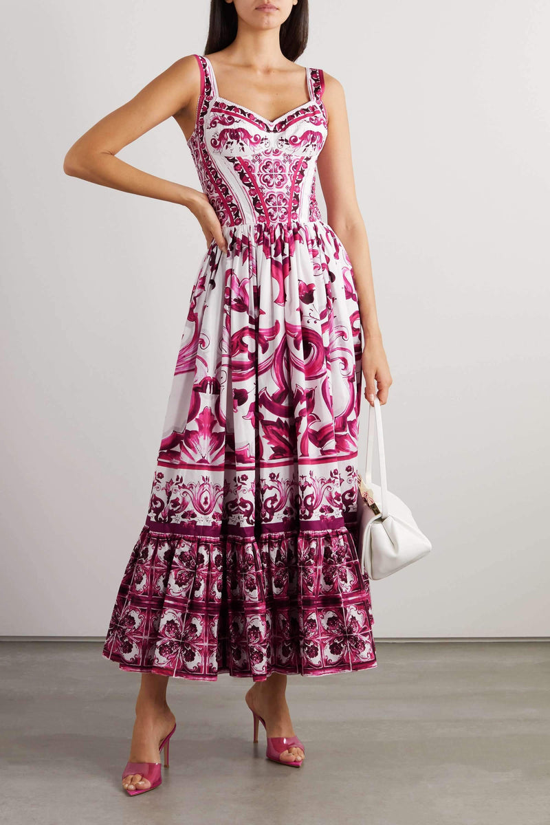 Well Tailored Dress with a Graceful Silhouette