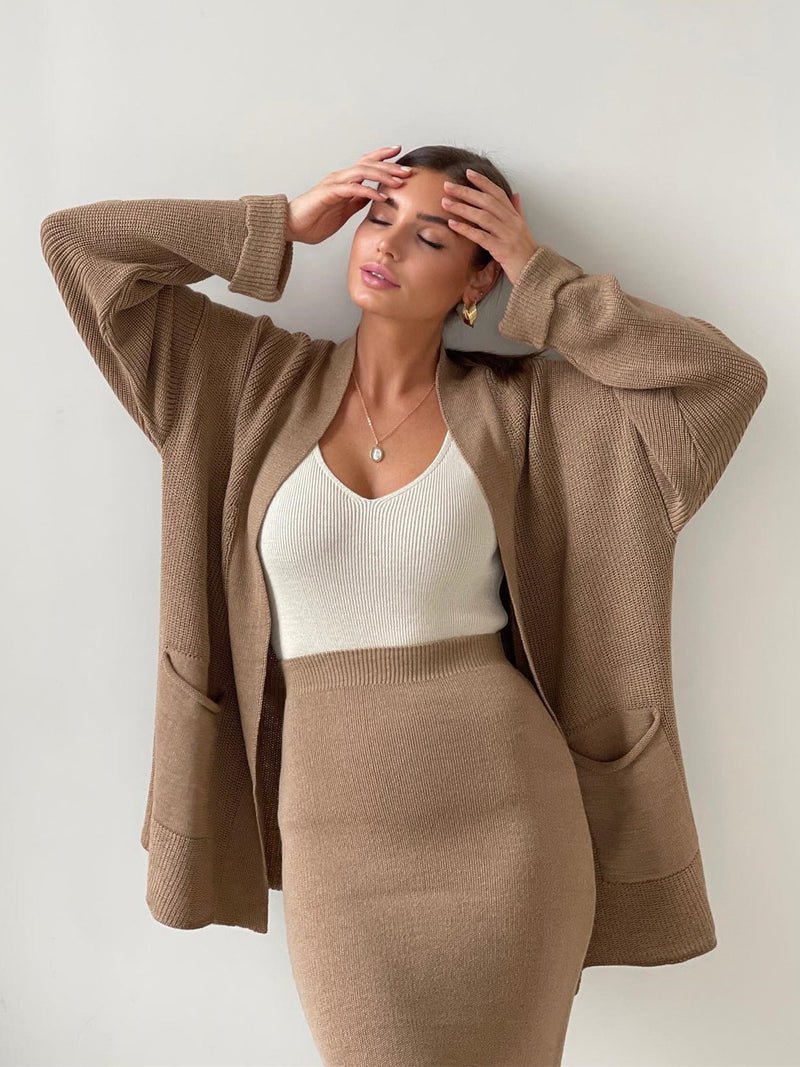 Well Tailored Cardigan with a Graceful Silhouette