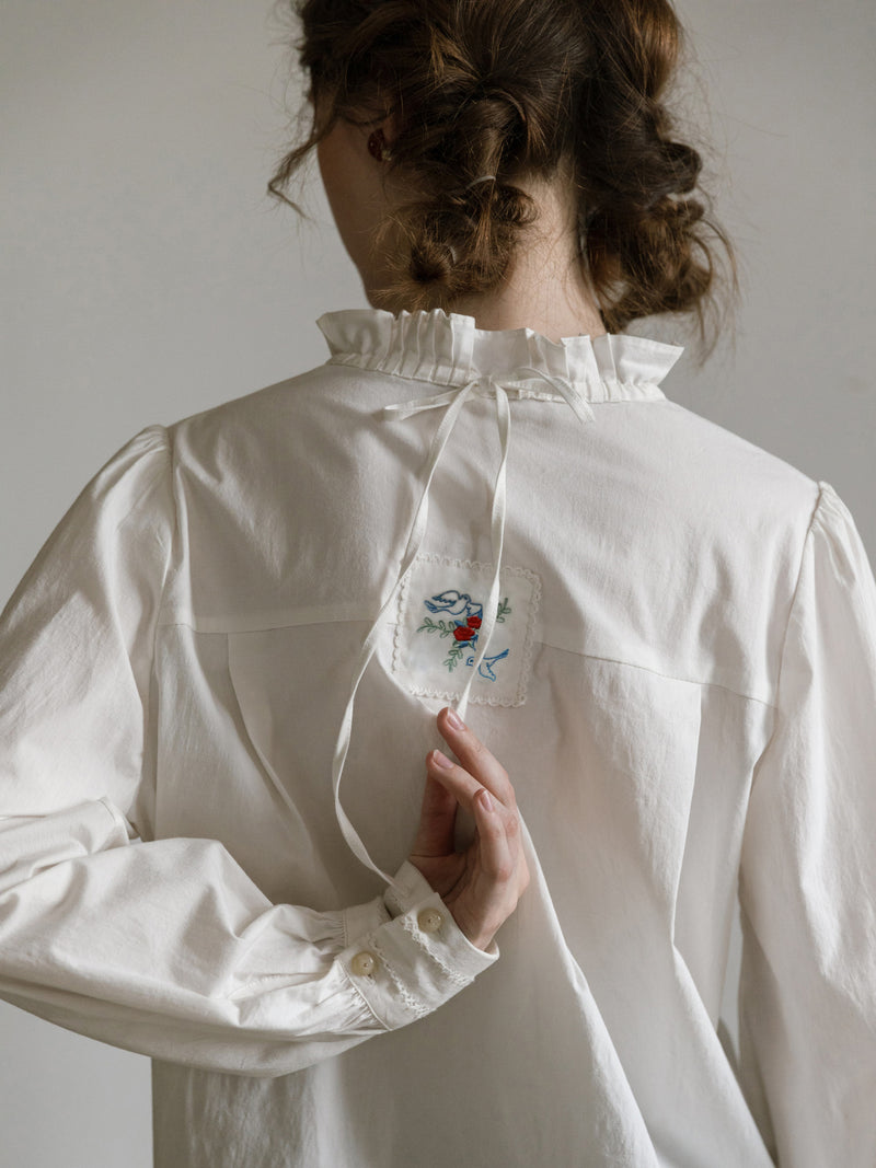 Effortlessly Elegant Shirt with a Timeless Design