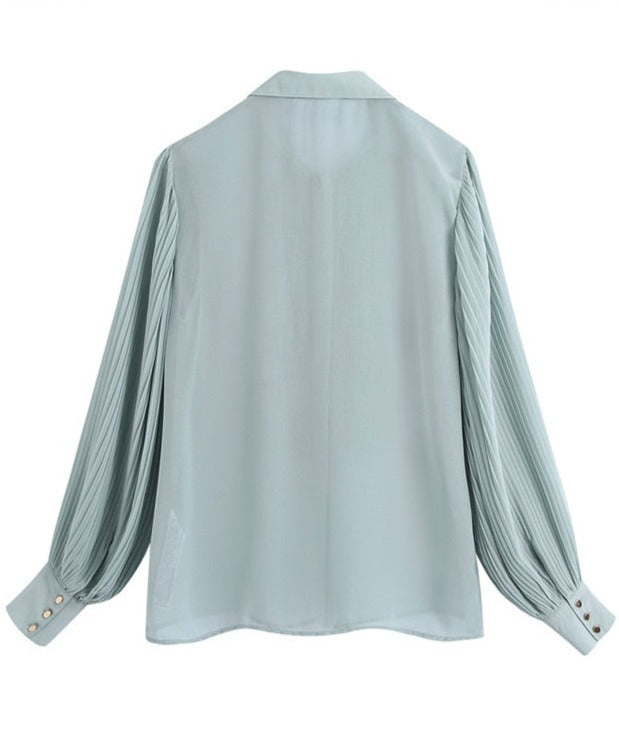 Beautifully Crafted Blouse in a Classic Style