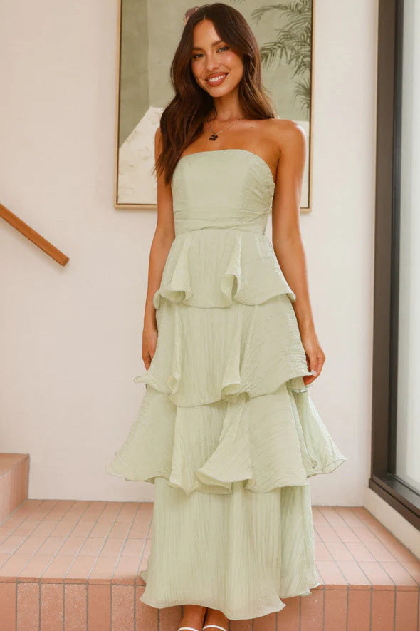 Effortlessly Elegant Dress with a Timeless Design