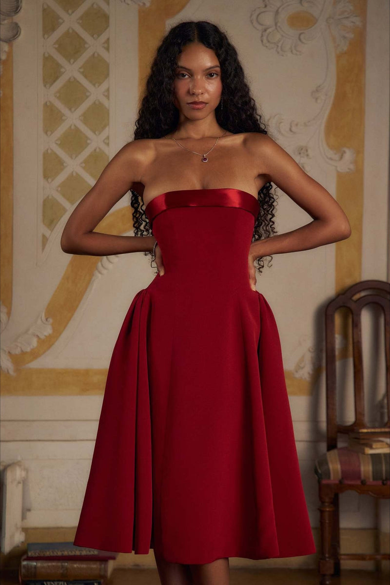 Well Tailored Dress with a Graceful Silhouette