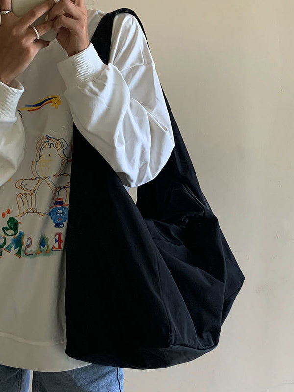 Well Tailored Bag with a Graceful Silhouette