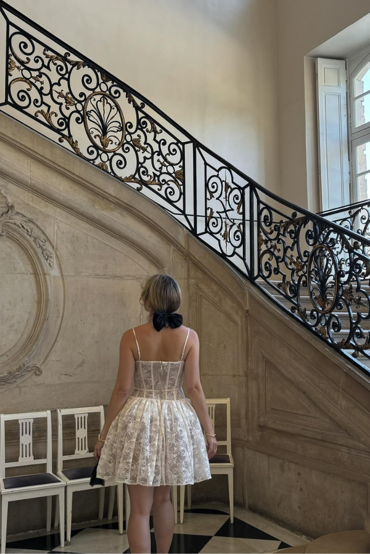 Well Tailored Dress with a Graceful Silhouette