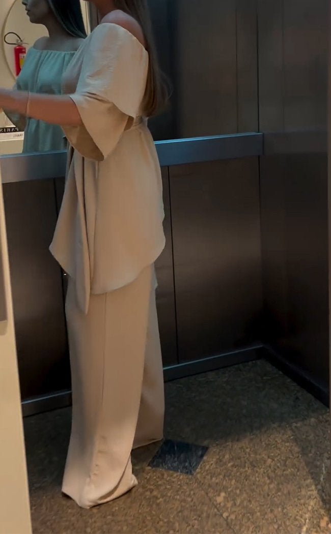 Effortlessly Elegant Trousers with a Timeless Design