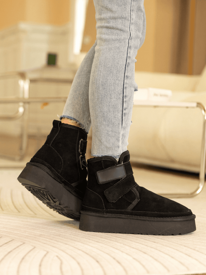 Well Tailored Boots with a Graceful Silhouette