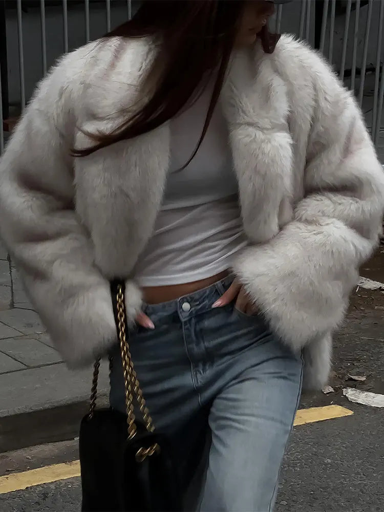 Well Tailored Coat with a Graceful Silhouette