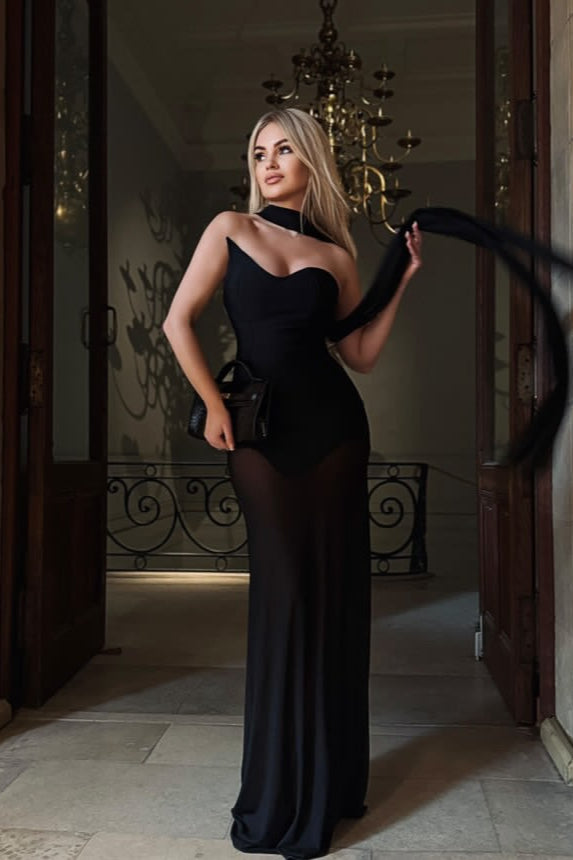 Gracefully Styled Dress for Any Occasion