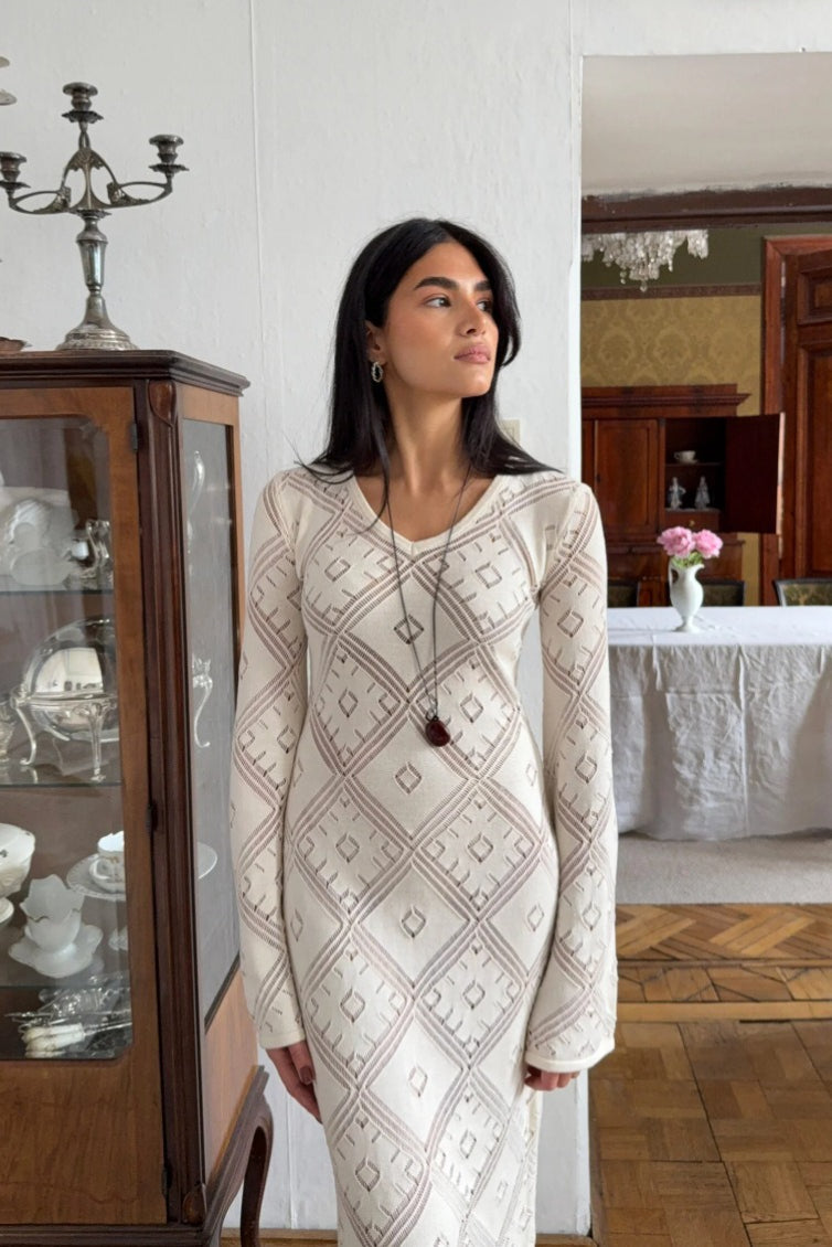 Beautifully Finished Dress in a Timeless Design