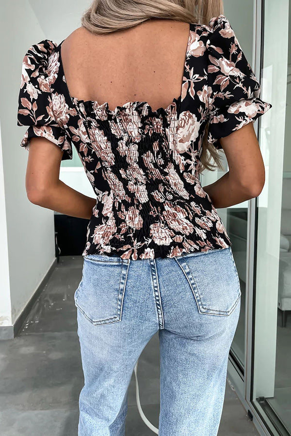 Well Tailored Top with a Graceful Silhouette