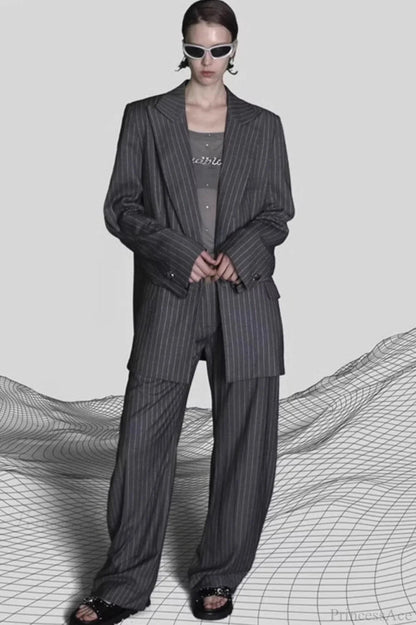 Beautifully Finished Blouse in a Timeless Design