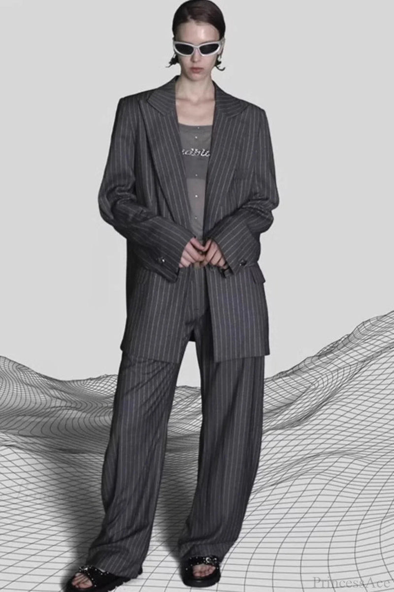 Beautifully Finished Blouse in a Timeless Design