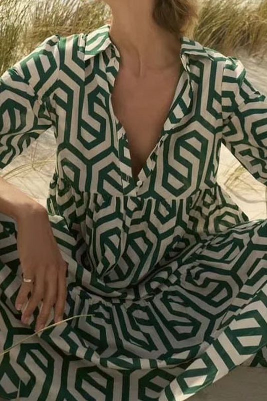 Classic Vintage Dress with a Flattering Fit