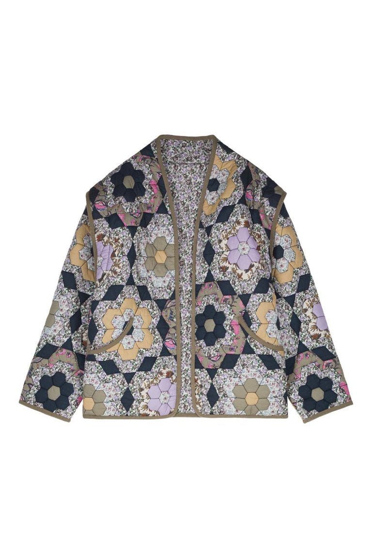 Effortlessly Elegant Jacket with a Timeless Design