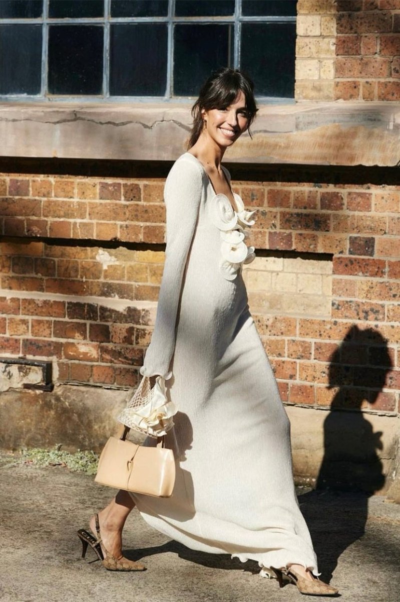 Effortlessly Elegant Dress with a Timeless Design