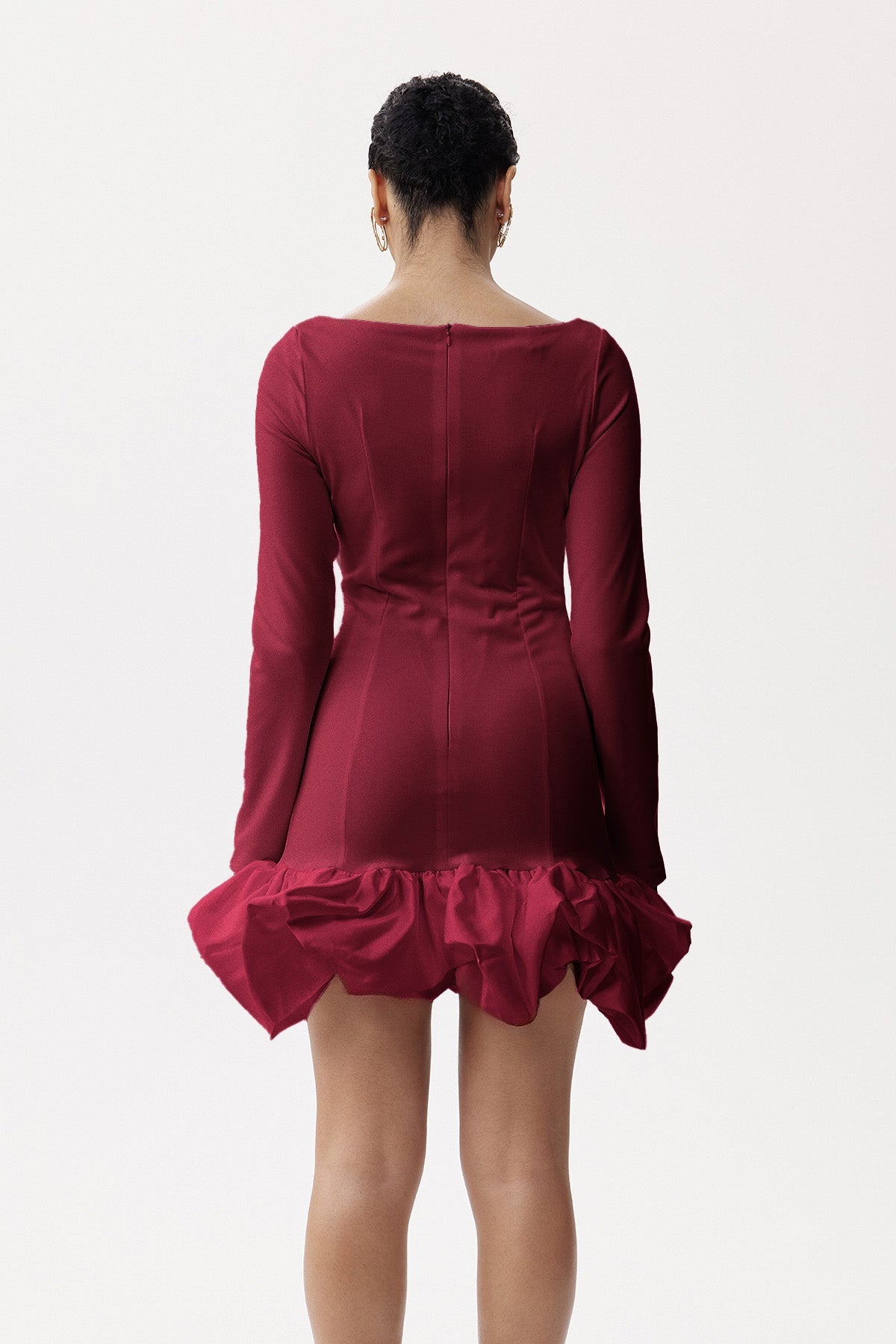 Beautifully Finished Dress in a Timeless Design