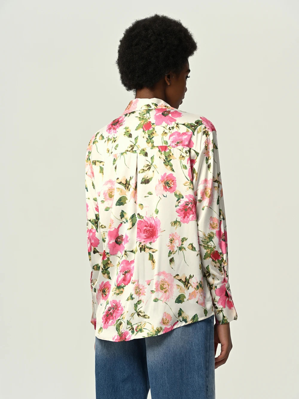 Classic Vintage Shirt with a Flattering Fit