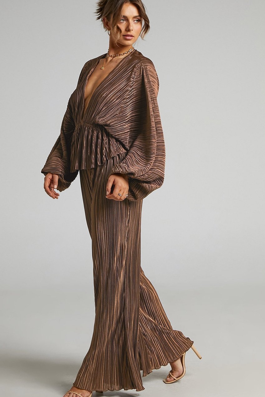 Well Tailored Garment with a Graceful Silhouette