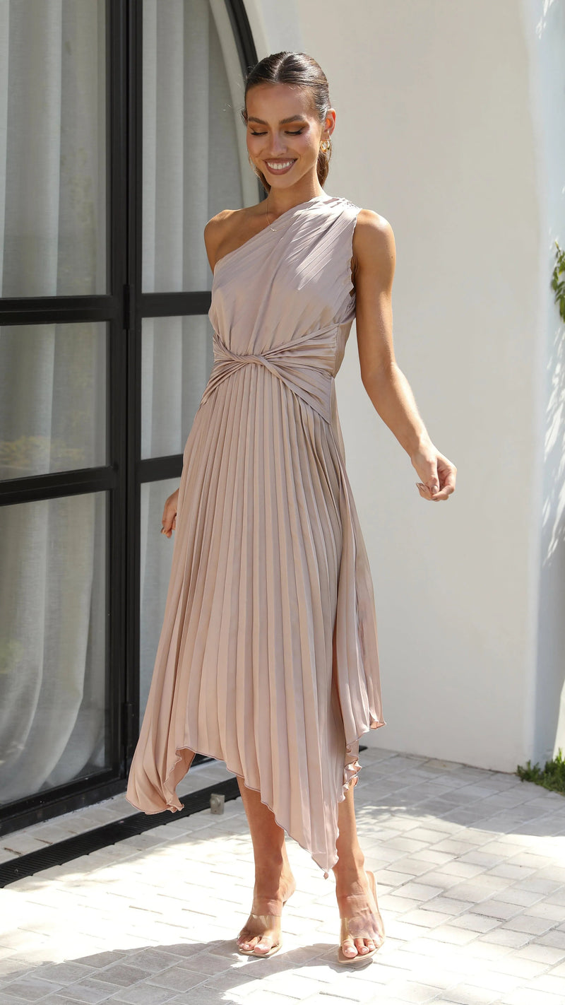 Sophisticated Garment with a Clean Classic Look