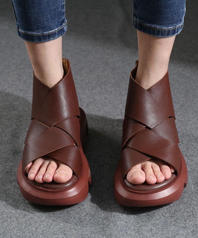 Effortlessly Elegant Sandals with a Timeless Design