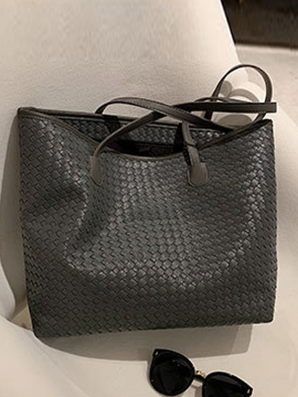 Beautifully Finished Bag in a Timeless Design