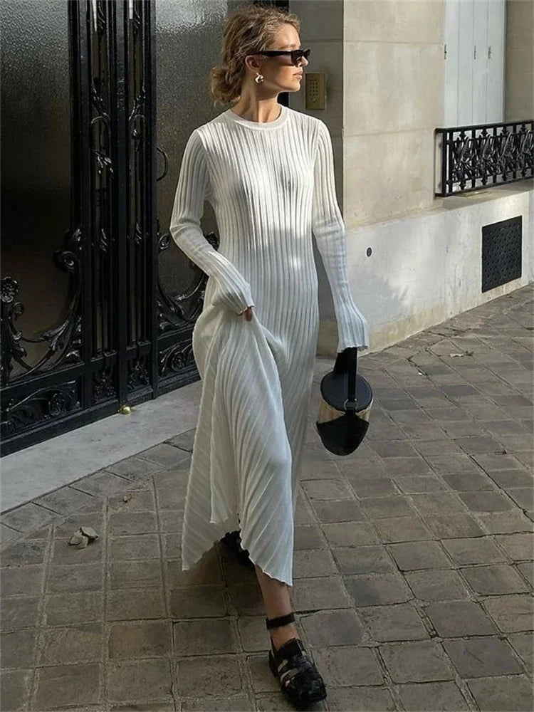 Effortlessly Elegant Dress with a Timeless Design