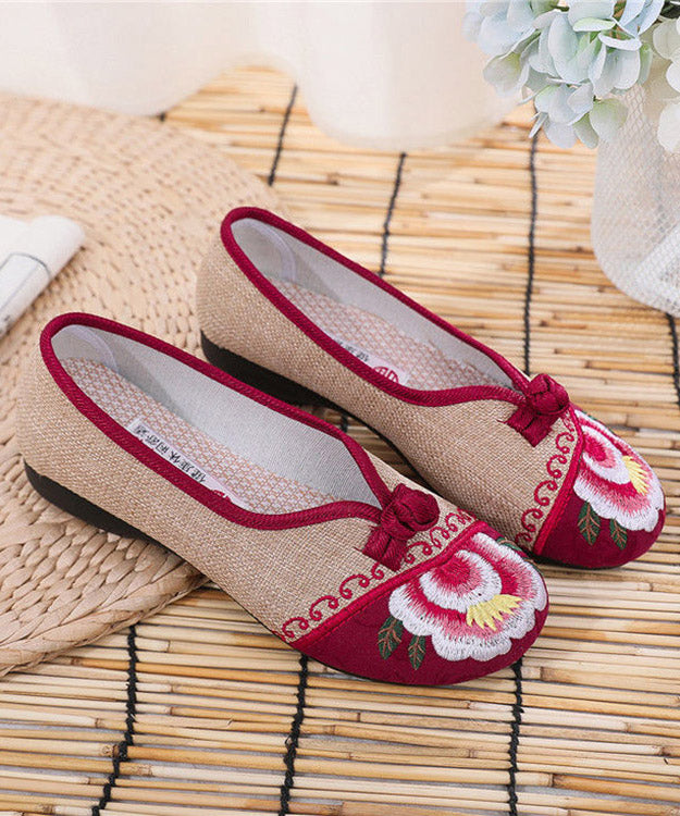 Well Tailored Shoes with a Graceful Silhouette