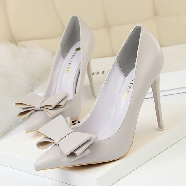 A Vintage Style Heels with Delicate Timeless Details