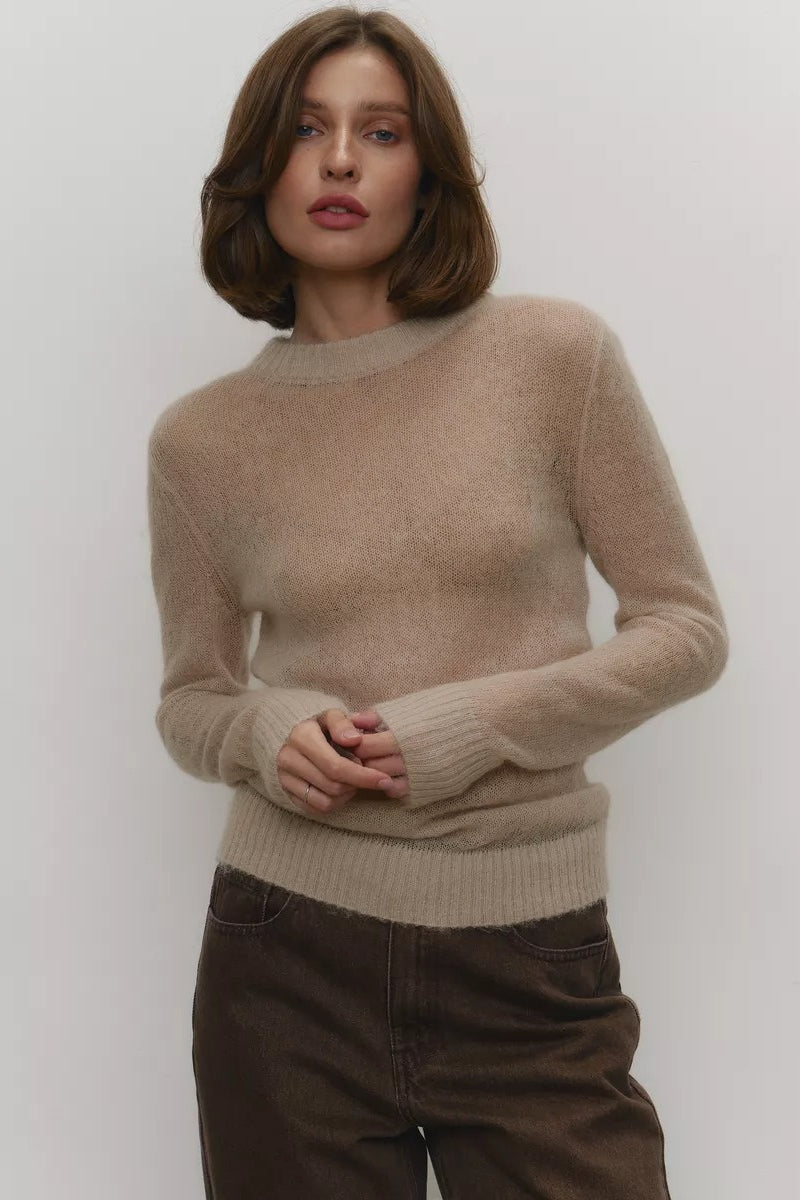 Polished Top with an Effortless Classic Look
