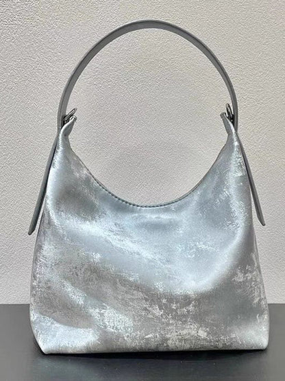 Well Tailored Bag with a Graceful Silhouette