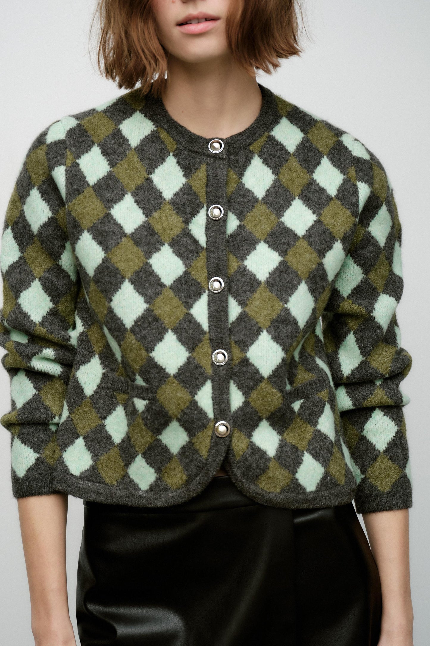 Effortlessly Elegant Cardigan with a Timeless Design