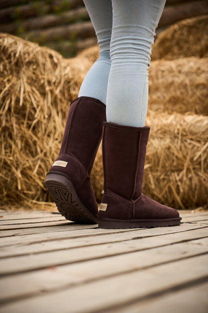 Well Tailored Boots with a Graceful Silhouette