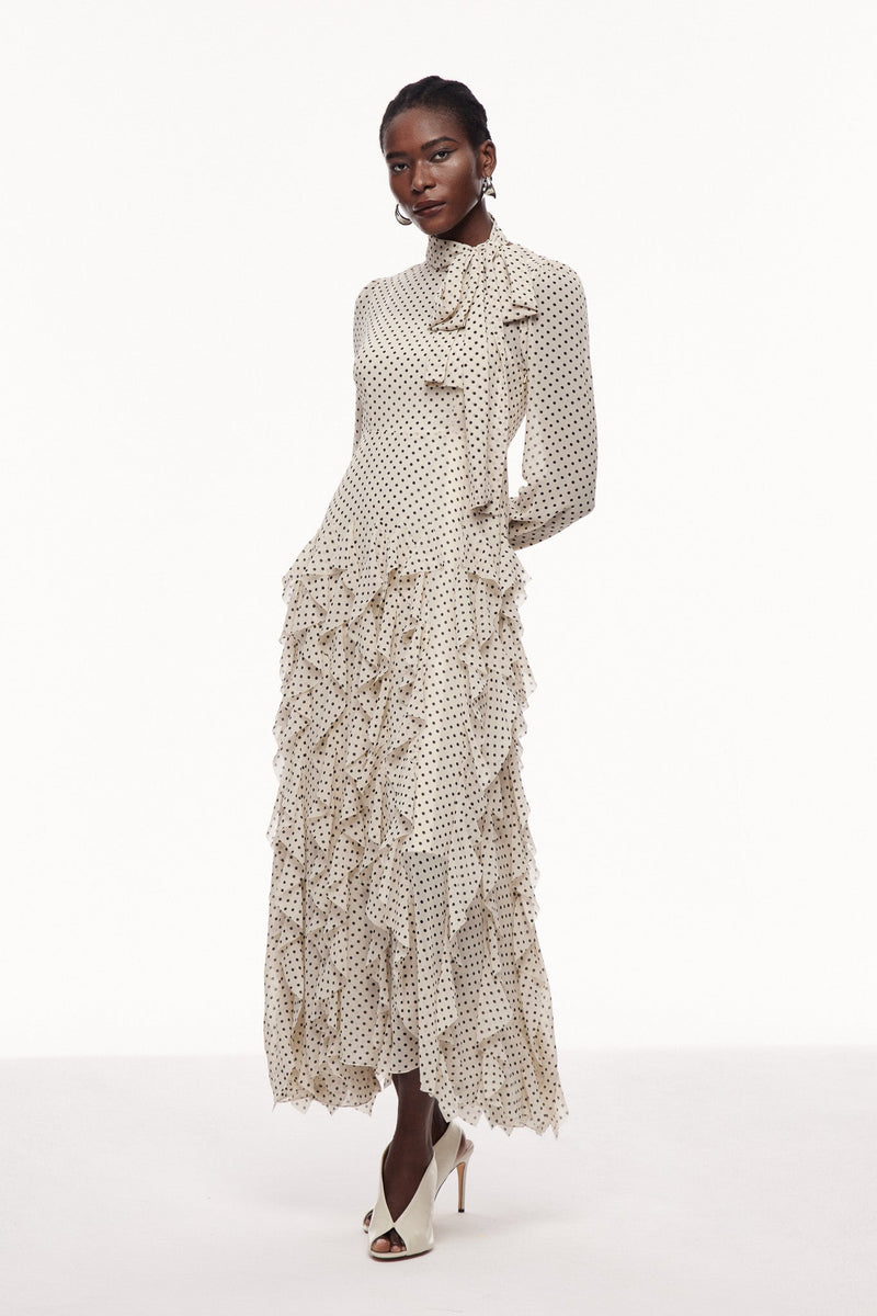Well Tailored Dress with a Graceful Silhouette
