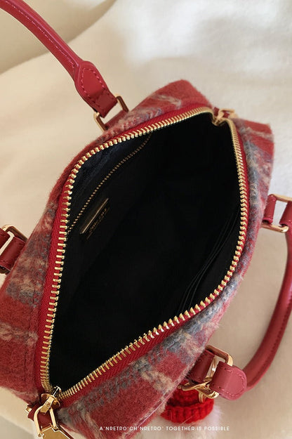 Beautifully Finished Bag in a Timeless Design