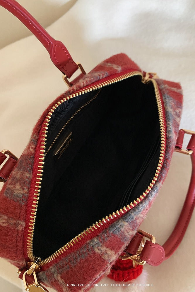 Beautifully Finished Bag in a Timeless Design