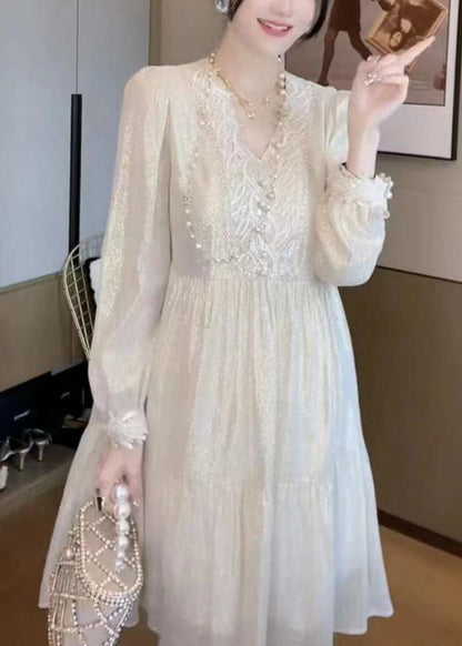 Well Tailored Dress with a Graceful Silhouette