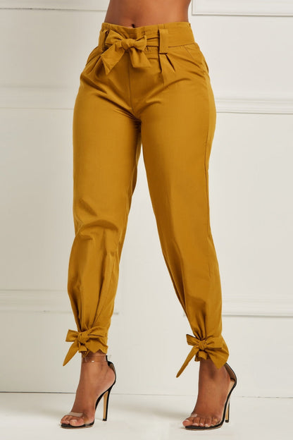 Elegantly Styled Trousers for Everyday Wear
