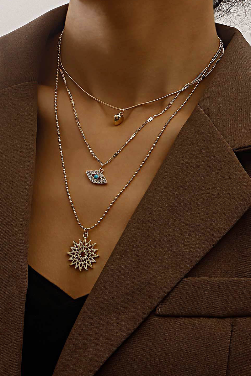 Effortlessly Elegant Garment with a Timeless Design